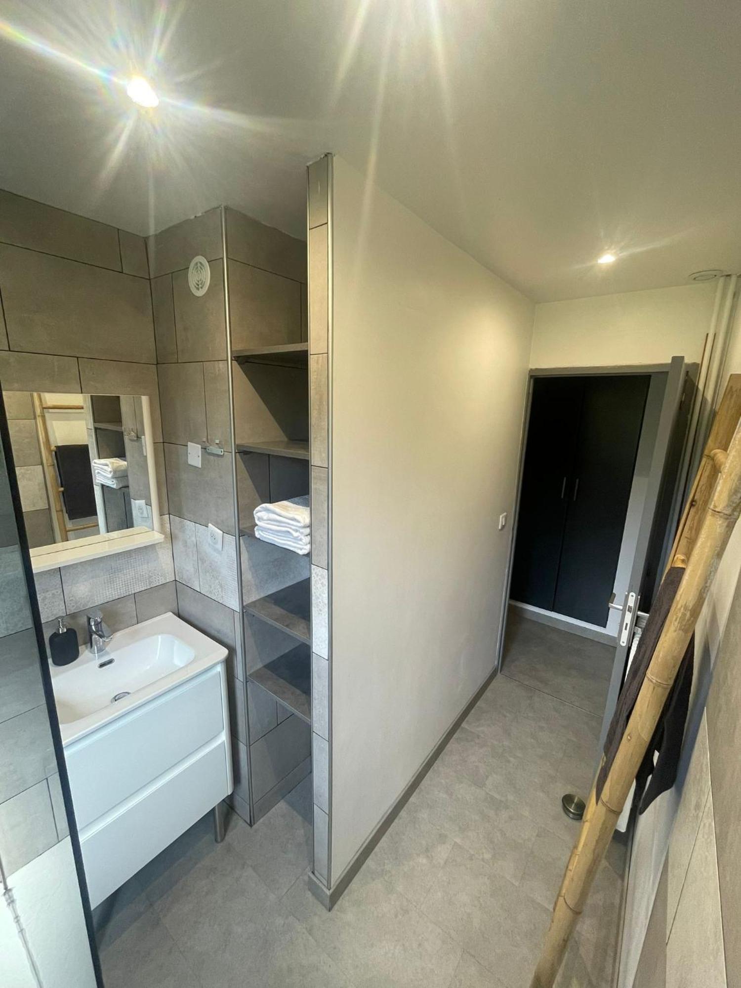 Chambre Avec Salle D'Eau Privee Dans Appartement Partage 200 M Du Tram Монпелие Екстериор снимка