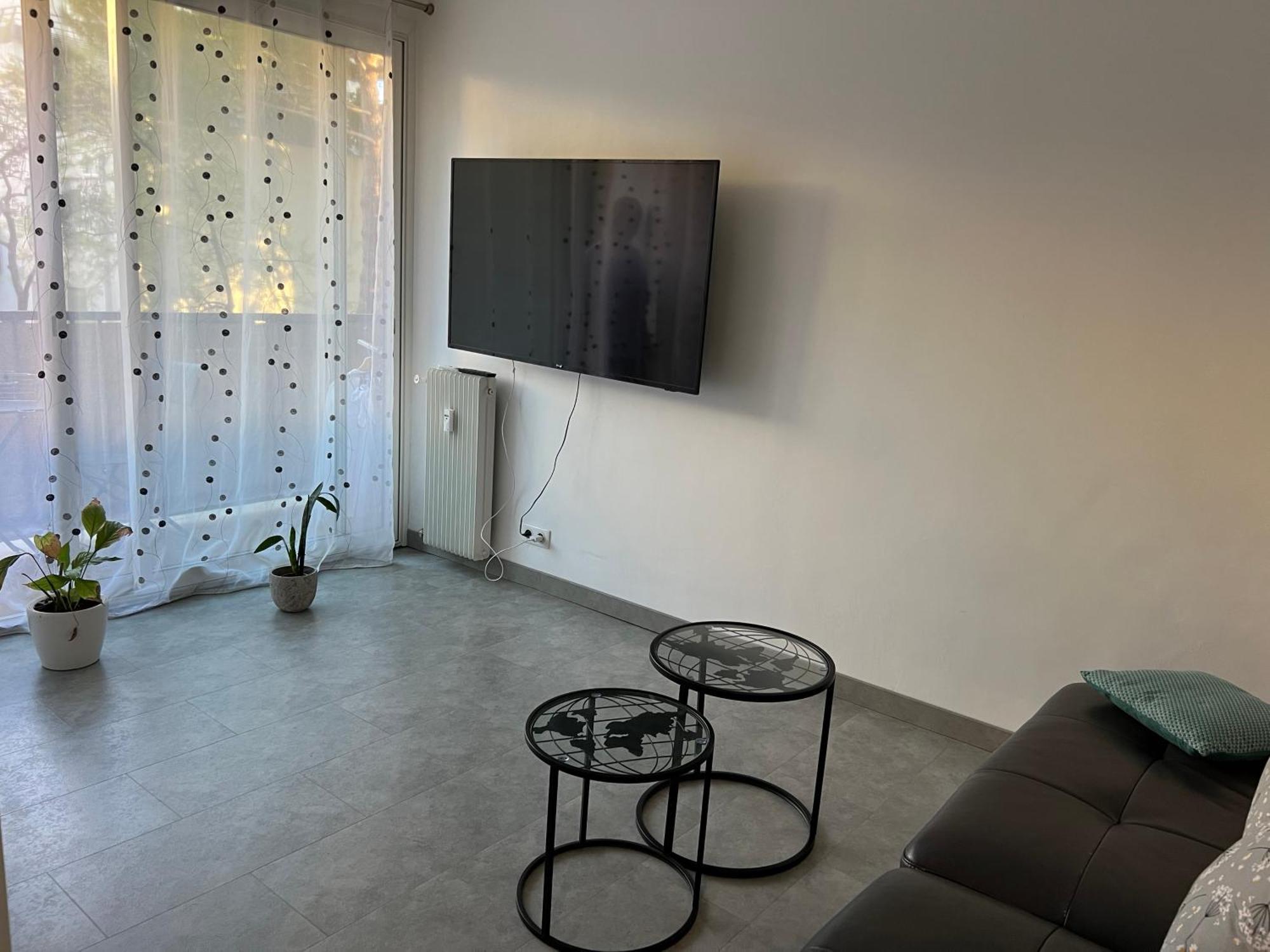 Chambre Avec Salle D'Eau Privee Dans Appartement Partage 200 M Du Tram Монпелие Екстериор снимка