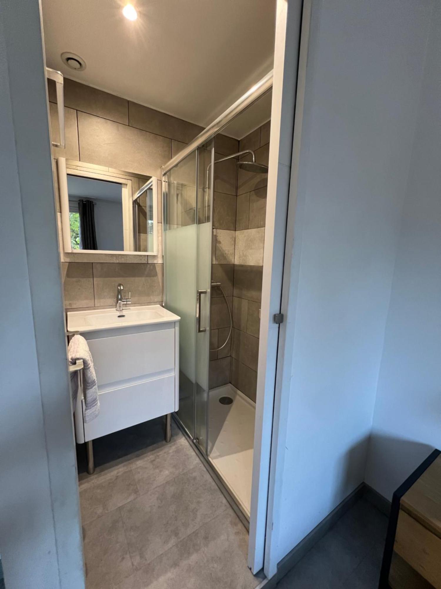 Chambre Avec Salle D'Eau Privee Dans Appartement Partage 200 M Du Tram Монпелие Стая снимка